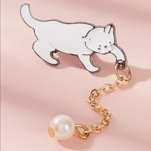 Cat + Pearl Brooch - Picture 3 of 5